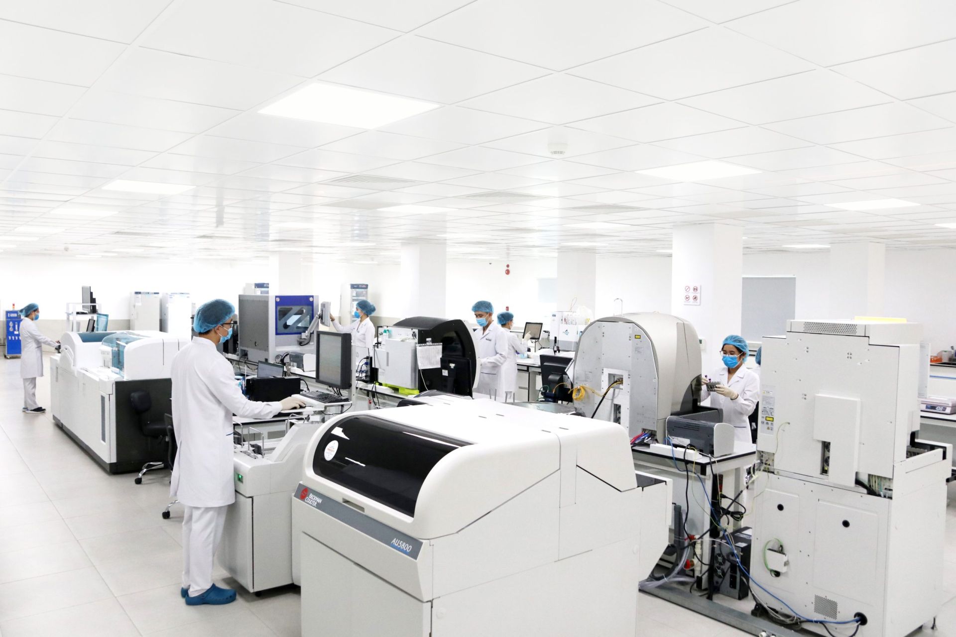 Tiêu chuẩn thiết bị phòng sạch trong phòng xét nghiệm