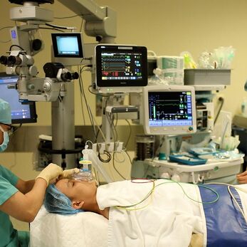 Thiết bị phòng sạch trong phòng mổ mắt